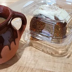 Cafe de la olla with homemade carrotcake