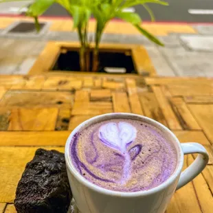 Taro Ube Latté kinda morning ;) Ube Mochi from UBAE... mahalo Bae :D