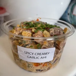 Spicy creamy garlic ahi - Ahi, garlic chips, onions, mayo. Yummy!