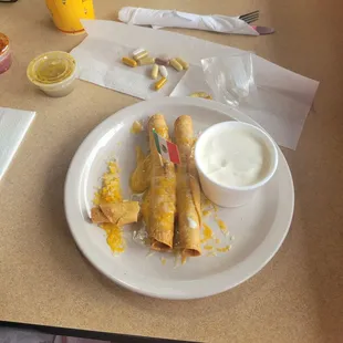 3 taquitos plate Yummy