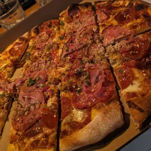 Pizza con carne
