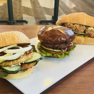 Burgers, Sandwiches, Bagels .........