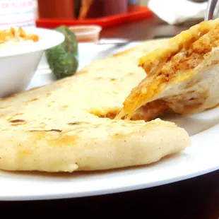 Pupusa de Chicharrón y Queso