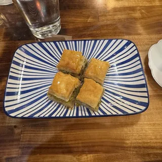 Baklava with Pistachio or Walnuts 4ps