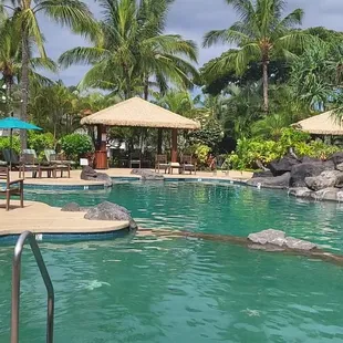 The pool was amazing and jacuzzi delightfully hot!