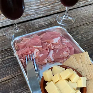 a platter of meat, cheese and crackers