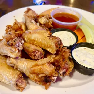 12 wings sauce on the side