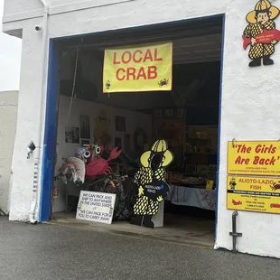 Local crab and cute image opportunity at entrance