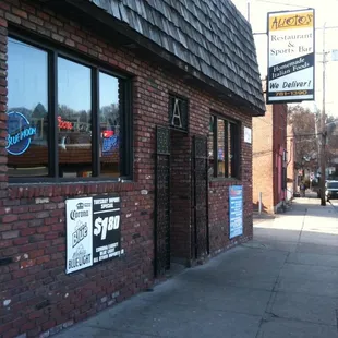 the outside of a restaurant