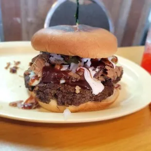 THE BOMB &quot;BRISKET BURGER &quot;