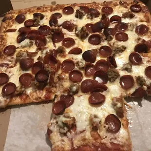 The 12 cut Sicilian. With meatballs and pepperoni. The cheese the use is rich and light buttery taste. Best pizza in New Castle is at Ali's.