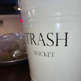 Trash bucket