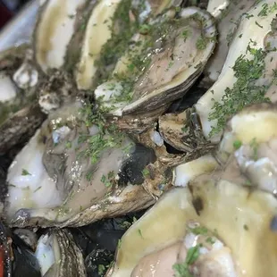 Oysters on $1/oyster Thursday&apos;s