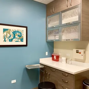 One of the clean waiting rooms. First one on the left behind the front desk.