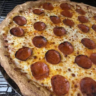 Large pepperoni pizza