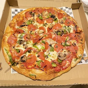 Pepperoni pizza, mushrooms, onions, &amp; bell pepper.  Prior photo: Lasagna with a meatball cut up &amp; garlic bread