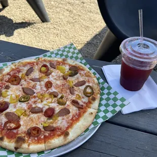 12&quot; Louisiana Hot Link Pizza and Hibiscus Limeaide