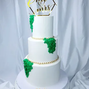 St Patrick&apos;s day Wedding cake