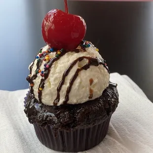 Chocolate "Sundae" cupcake