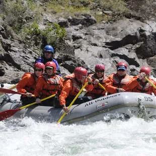 Oar-paddle combination raft on a 1-Day Tuolumne trip.