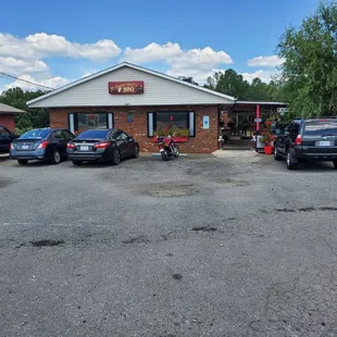 FULL BREAKFAST FROM 7AM TO 11 AM 7 DAYS A WEEK . 11AM TO 9 PM ITS ALL ABOUT THE BBQ. ALONG WITH OUR OTHER GREAT MENU ITEMS.