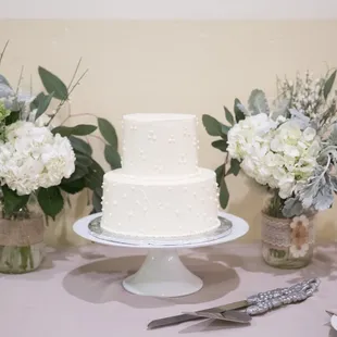 2 Tier Cutting Cake  CC: Jenn Bosley