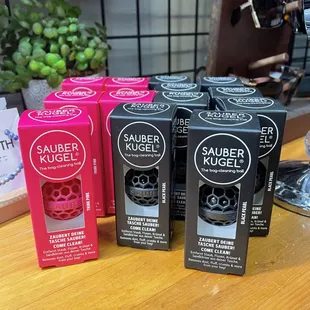 It cleans the crumbs off the bottom of your purse!