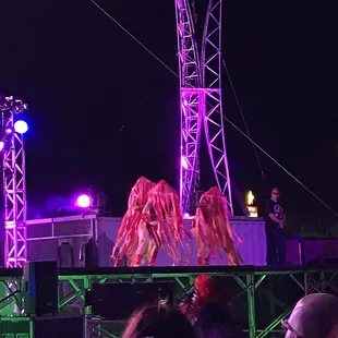Jellyfish dancers!