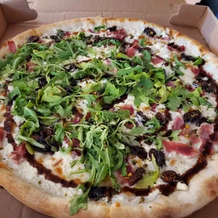 Miss Piggy&apos;s figs pizza