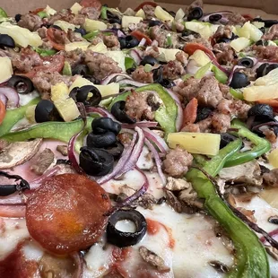 All star pizza sans pepperoni add pineapple