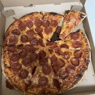 Over cooked hard dry no taste pizza taste like oil smh