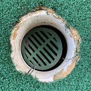 One of the two kinds of cups you see how it doesn&apos;t fit.