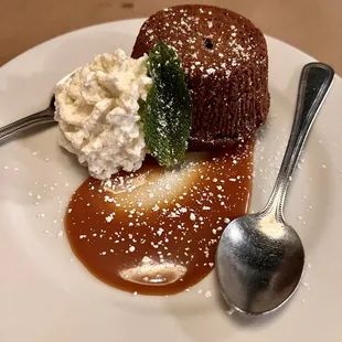 Molten chocolate cake