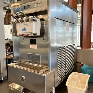 Soft serve machine