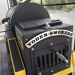 a black and yellow grill