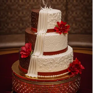a three tiered wedding cake