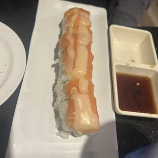 F5. Salmon Scallop Roll