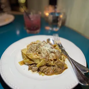 TAGLIATELLE (more like pappardelle) ragu 5/5