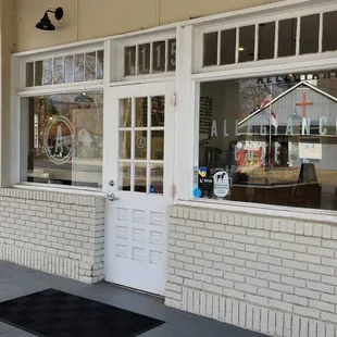 the outside of a coffee shop