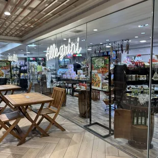 Nice seating throughout the mall walkway