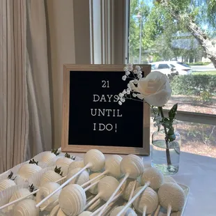 Cake pops, white chocolate outside and chocolate inside