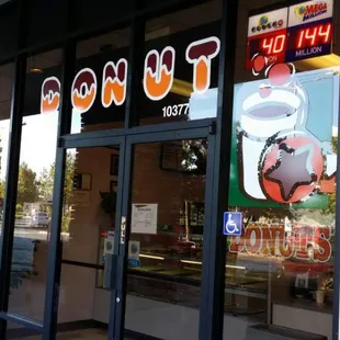 Entrance to Allen's Donuts