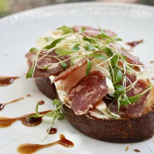 Finochietta Toast (@itsthenoms)