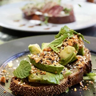 Avocado Toast (@itsthenoms)