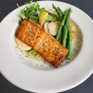 Salmon with Asparagus, New Potatoes &amp; Aioli