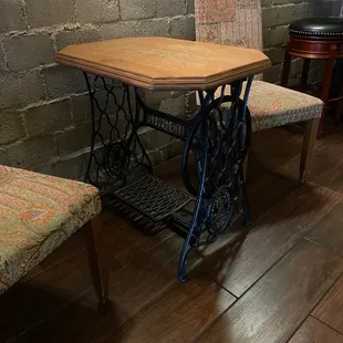 Live the tables. Singer machine