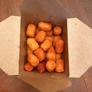 Siracha Large sriracha tots