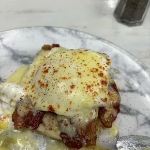 Eggs benny with bacon instead of ham.