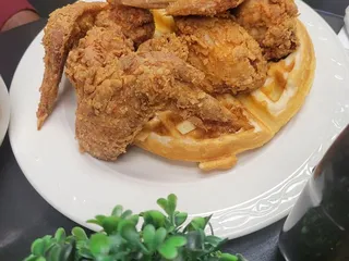 Cafe 125 & Cook's Country Grocery Store 