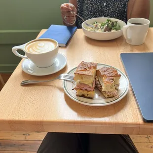 Cubano sandwich, latte